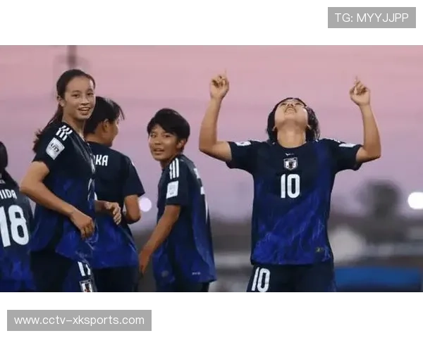 日本与墨西哥U17队赛场外展现友谊，温馨互动获赞